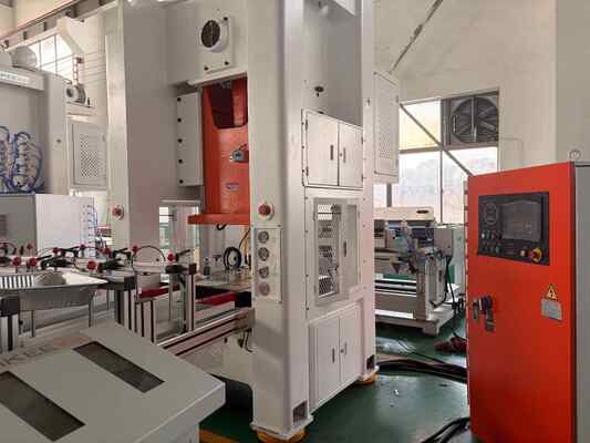 comprar Máquina para hacer recipientes de papel de aluminio OEM Bandeja reciclada para alimentos con tira dorada online manufacture