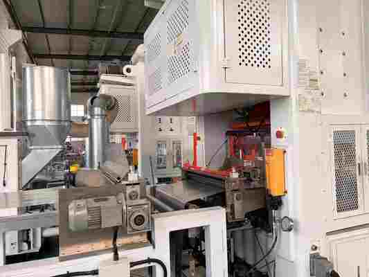 comprar LK-T63 Máquina de fabricación automática de papel de aluminio H22 desechable de China resistente a la penetración online manufacture