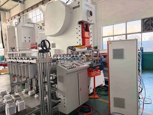 comprar Máquina automática de fabricación de contenedores de papel de aluminio de 63 toneladas con precios directos de fábrica para una operación continua de 24 horas Fabricación en línea