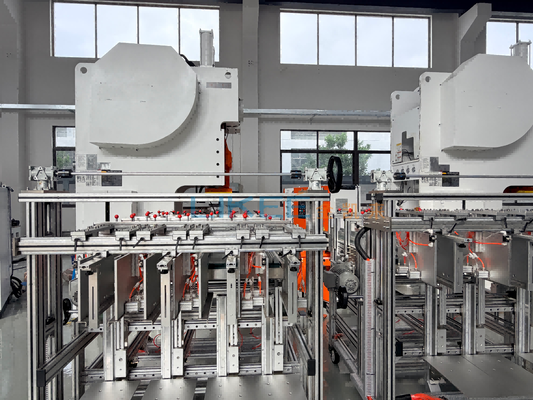 comprar Operación de la máquina del trabajador una de la capacidad de la prensa de la máquina 63ton del envase del papel de aluminio Fabricación en línea