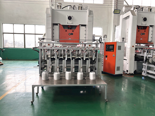 Una máquina Una máquina de fabricación de papel de aluminio con presión de aire de 0.8Mpa
