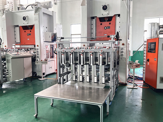 Máquina automática de fabricación de contenedores de alimento de papel de aluminio SIEMENS Motor a una presión de aire de 0,8Mpa