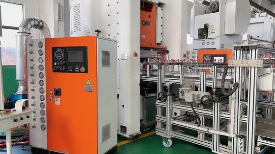 ISO 36-70 Trazos/min Mitsubishi PLC ajustable de alimentación eléctrica de aluminio de papel de vidrio de la máquina de fabricación LK-T80