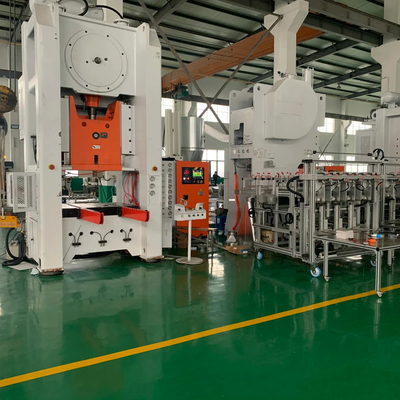 Máquina de fabricación de contenedores de alimentos de papel de aluminio totalmente automática con 4 cavidades