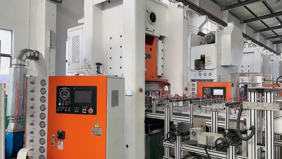 Máquina de fabricación de contenedores de alimentos de papel de aluminio 35-68 golpes por minuto Velocidad de trabajo