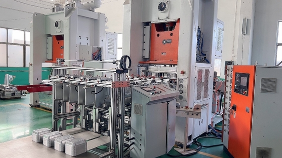 Mitsubishi marca PLC controlado 18000pcs/h Aluminio Plata de papel de aluminio Contenedor de fabricación de la máquina