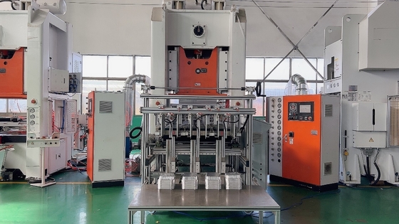 Cadena de producción completamente automática del envase de comida del papel de aluminio PLC de Mitsubishi