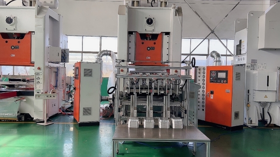 4 envase del papel de aluminio de las maneras 0.8Mpa que hace máquina la máquina de aluminio de la caja de embalaje