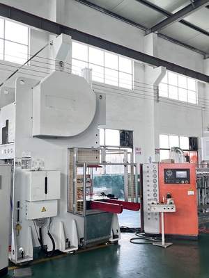LK-T63 Máquina para hacer contenedores de papel de aluminio Siemens Tipo C controlado por motor