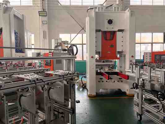 Máquina para hacer recipientes de papel de aluminio reciclables, de pared lisa y forma rectangular para embalaje metálico