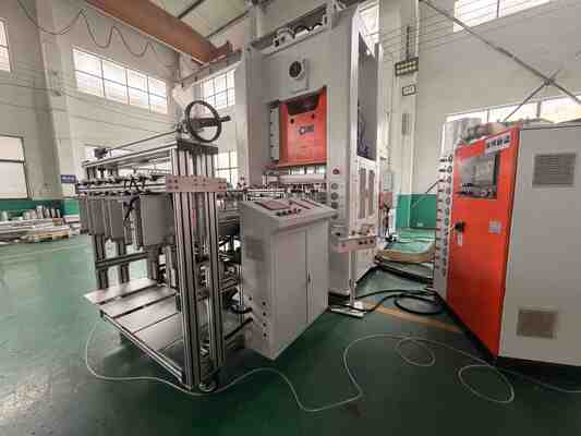 LK-T80 Máquina de contenedores de papel de aluminio con estructura de tipo H para 12000pcs/hora de alta precisión de estabilidad de acero
