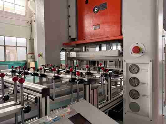 Máquina de contenedores de papel de aluminio LK-T80 50 trazos/min Velocidad media de producción