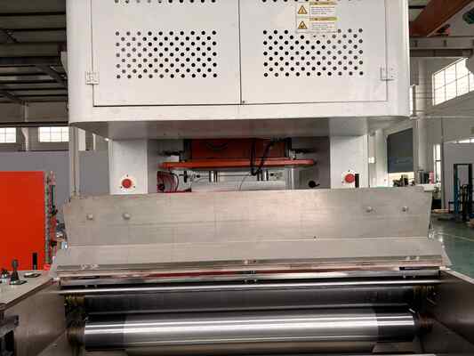 LK-T80 Máquina de contenedores de papel de aluminio con circuito de aceite cerrado 12000pcs/hora de acero de alta precisión