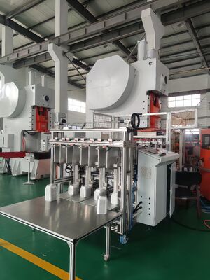 Máquina de contenedores de papel de aluminio totalmente automática LK-T63 con diseño de bastidor en C estable para operación continua 24 horas